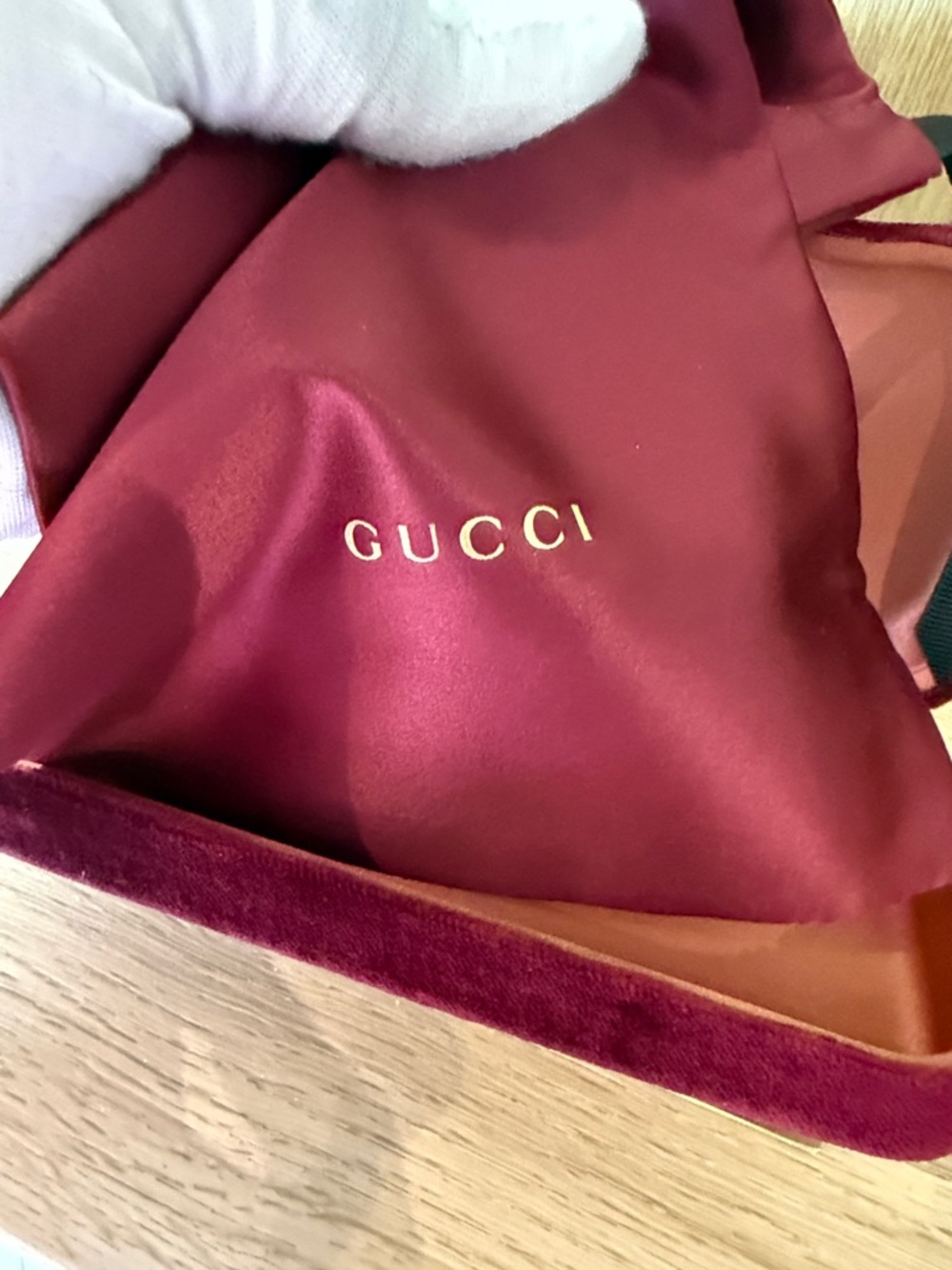 Gucci Velvet Eyewear Case in Deep Rose and Peach. Case , dust bag and wipe cloth - Picture 6 of 7